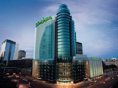 Isolée joins El Corte Inglés
