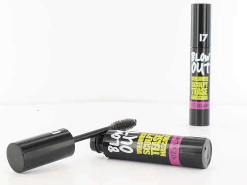 It’s a blow out! Boots 17 mascara for big, bold lashes