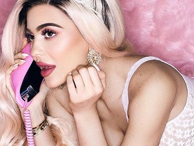 Kylie Jenner warns fans of fake cosmetics website
