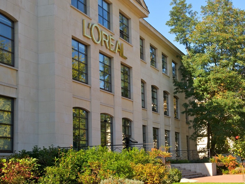 L’Oréal cracks down on Friday home-working