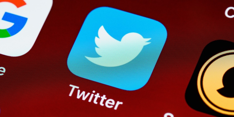 L'Oréal denies it has suspended Twitter advertising spending