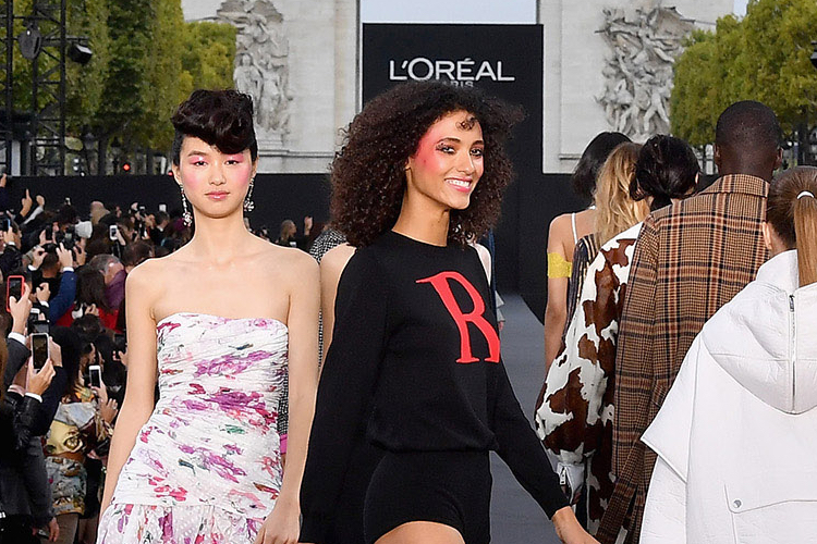 L’Oréal has models walking on water for SS19 Paris Fashion Week 