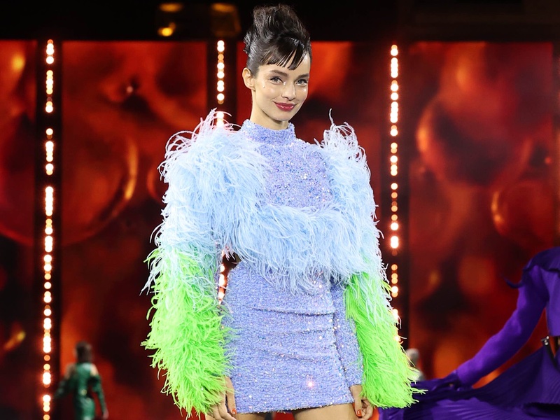 Global Make-up Director, Val Garland, and hairdresser Stéphane Lancien created the bold looks
