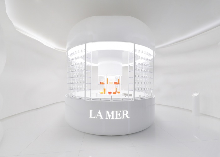 La Mer immerses consumers in Edge of the Sea exhibition 
