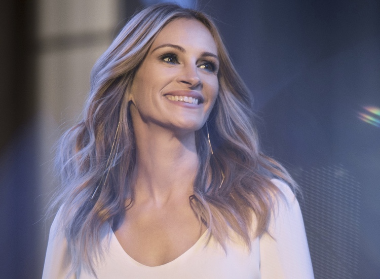 Lancôme and Julia Roberts spread happiness with new La Vie Est Belle  film