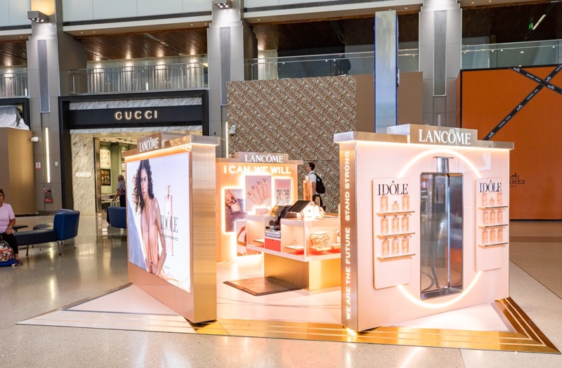 Lancôme celebrates Idôle fragrance with pop-up at LAX airport
