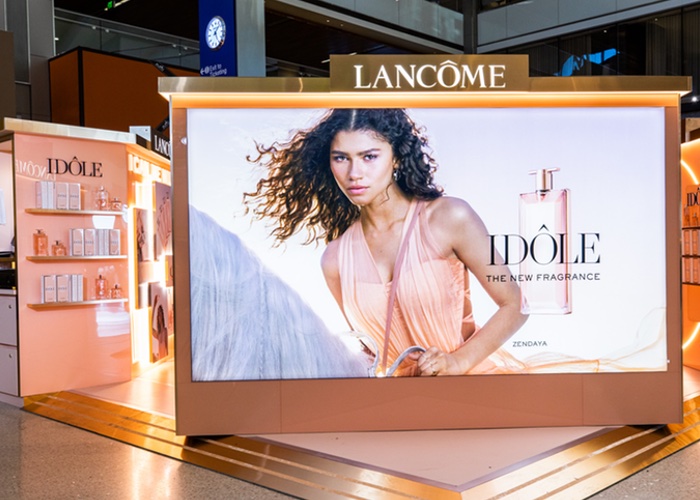 Lancôme celebrates Idôle fragrance with pop-up at LAX airport
