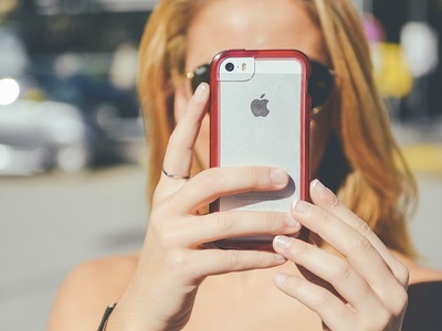 Laura Geller Beauty teams up with YouCam Makeup