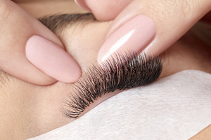 London Lash expands into Canada