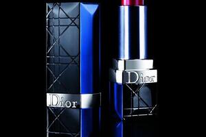 LVMH holds steady in 2008