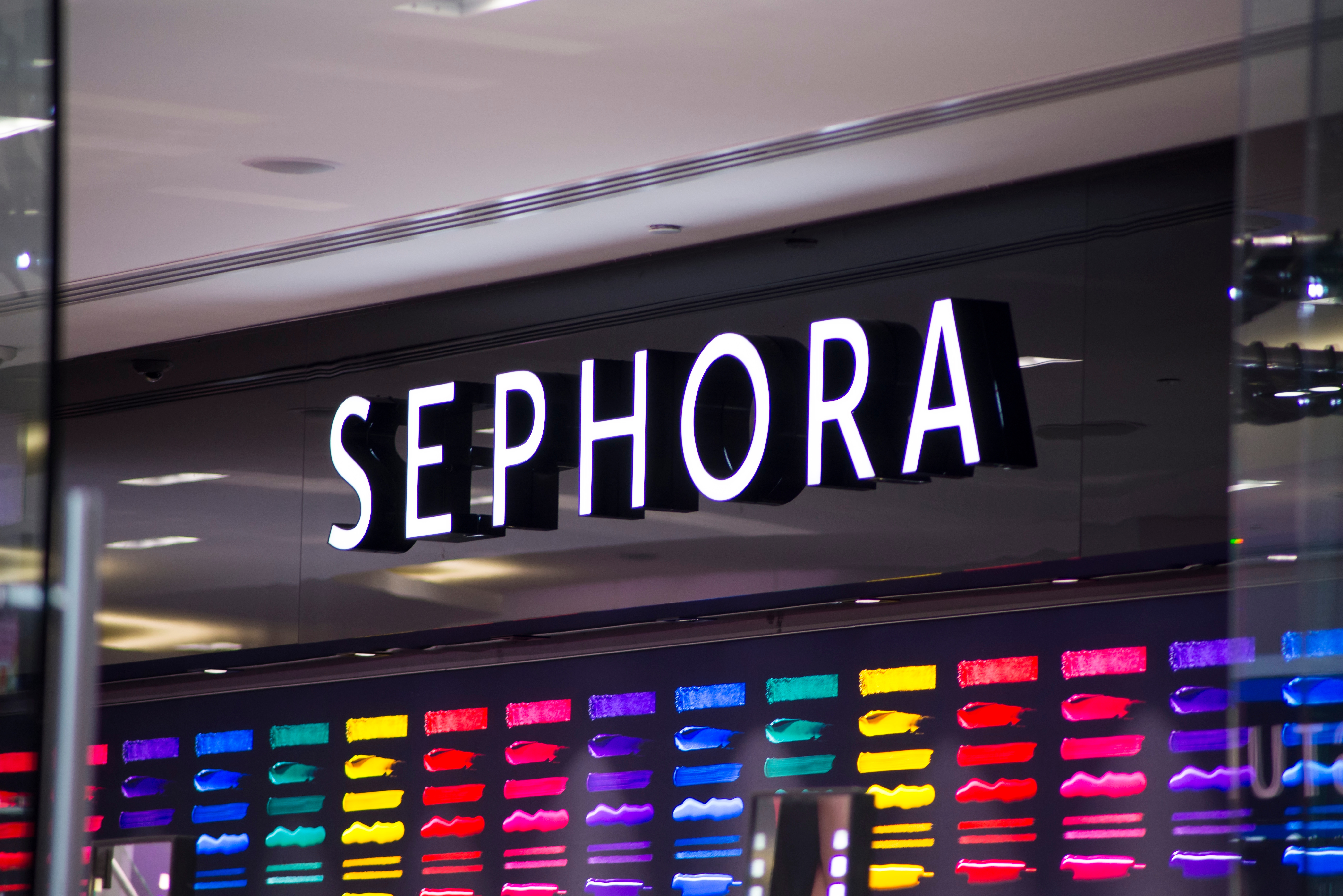 LVMH shares plunge on disappointing quarterly update