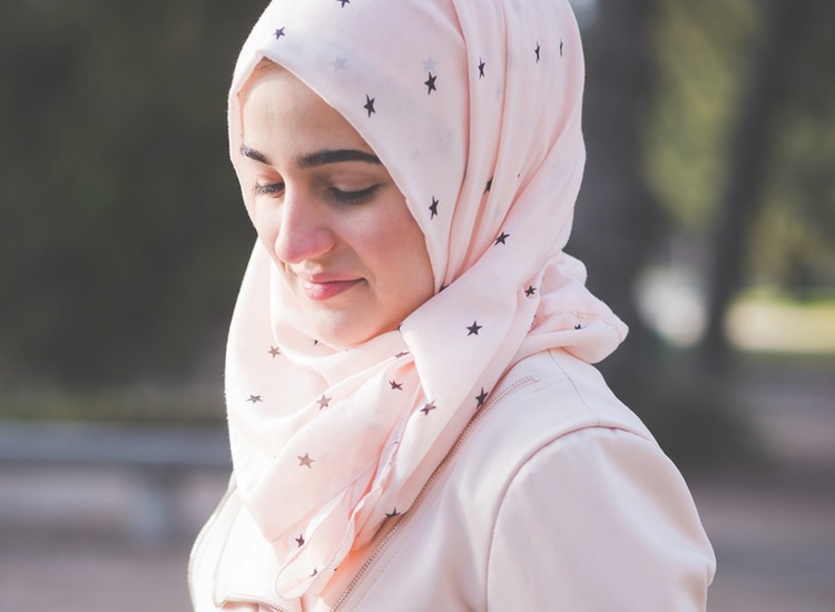 MAC criticised by Muslims for Suhoor make-up tutorial
