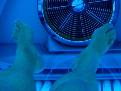 Men who use tanning beds live a ‘riskier lifestyle'