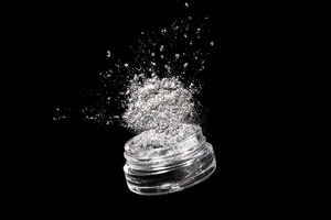MIRAGE Glamour Space Silver combines the advantages of two pigment worlds