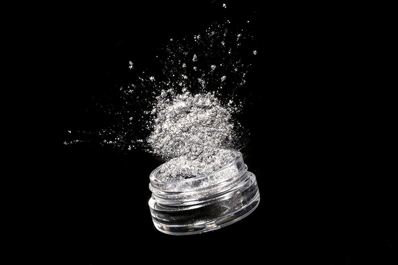 MIRAGE Glamour Space Silver combines the advantages of two pigment worlds