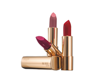 Moore unveils Oriflame make-up collaboration