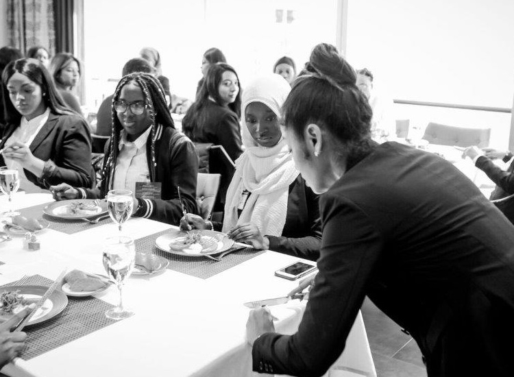 Napkins at the ready: L’Oréal hosts dining etiquette class for women
