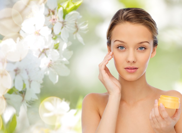 Natural skin care and legacy brands boost sales of US prestige beauty products in Q3
