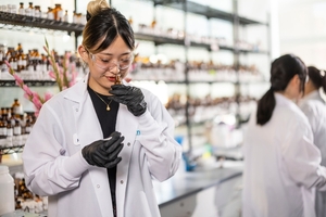 Osmo to auction ten AI-developed fragrance ingredients