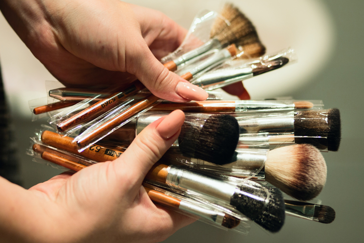 Over 80% of British women have never cleaned their make-up bags 