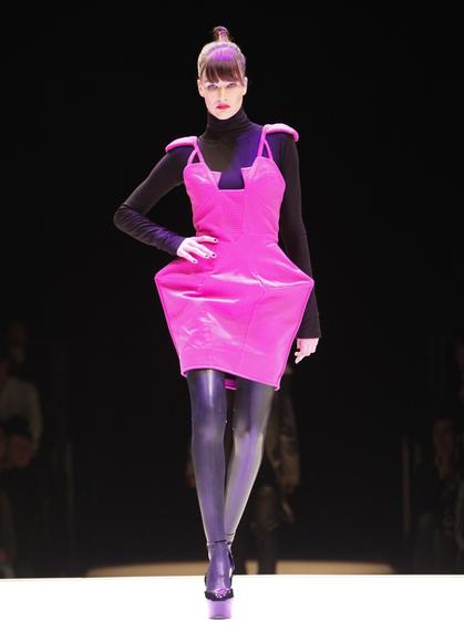 Perfumers make fashion show a multi-sensory experience