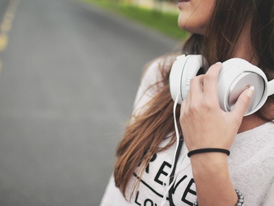 Piper Jaffray reveals new insight into how teens buy beauty