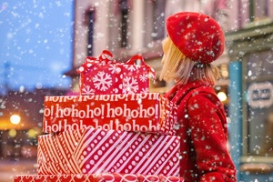 Post payday Black Friday boosts high street footfall for first time in 3 years 
