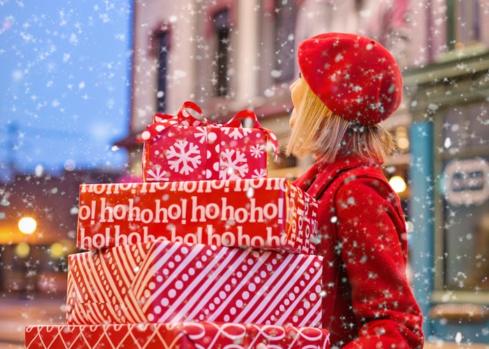 Post payday Black Friday boosts high street footfall for first time in 3 years 
