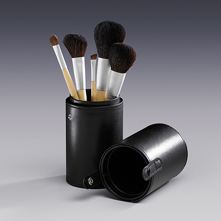 Qosmedix introduces new professional makeup brush holder