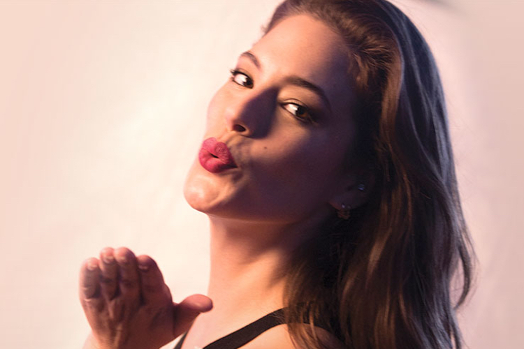 Revlon hires its first plus-size model Ashley Graham 