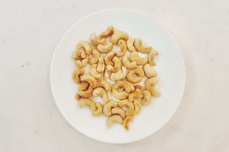 Scientists develop environmentally friendly sunscreen from cashew nut shells 
