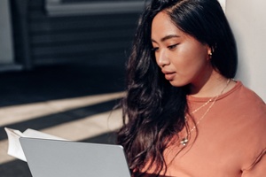 Screensavers: 3 ingredients to protect the skin from blue light 