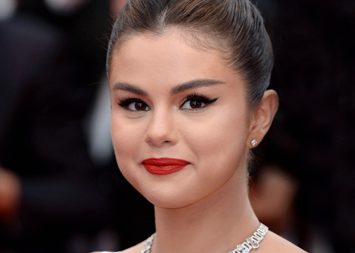 Selena Gomez recruits consumers to be the face of Rare Beauty