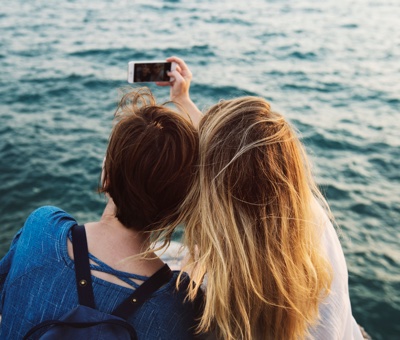 Selfie-obsessed? UK women take over 1,000 selfies a year