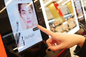 Sephora turns largest US store into a Beauty Tip Workshop