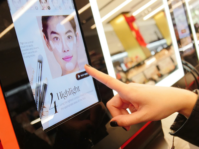 Sephora turns largest US store into a Beauty Tip Workshop