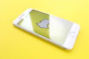 Snapchat ramps up social beauty commerce with new AR shopping experience
