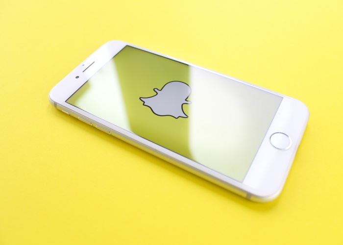 Snapchat ramps up social beauty commerce with new AR shopping experience
