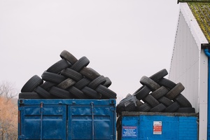 Stoelzle upcycles used tyres for eco-friendly ink
