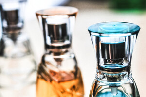 Structuring scent: What is a fragrance pyramid?  
