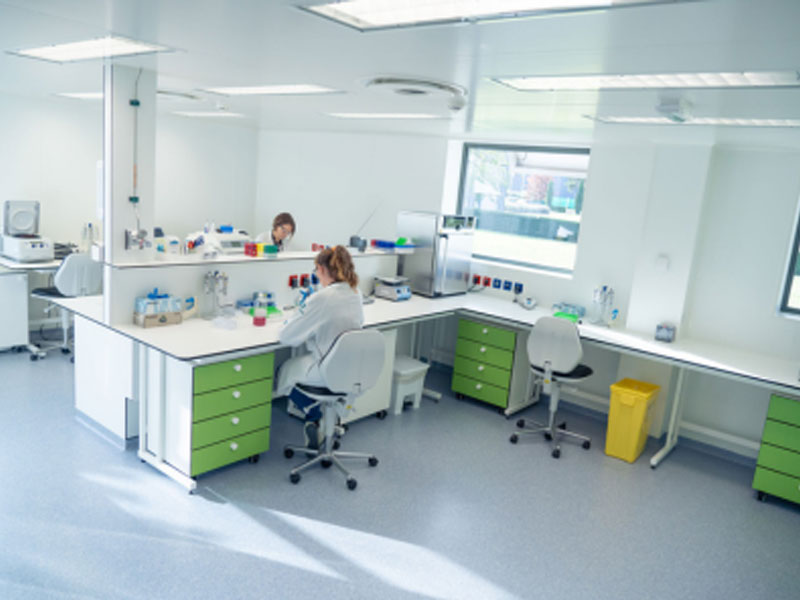 Take a virtual tour of the Gattefossé cell biology laboratory!