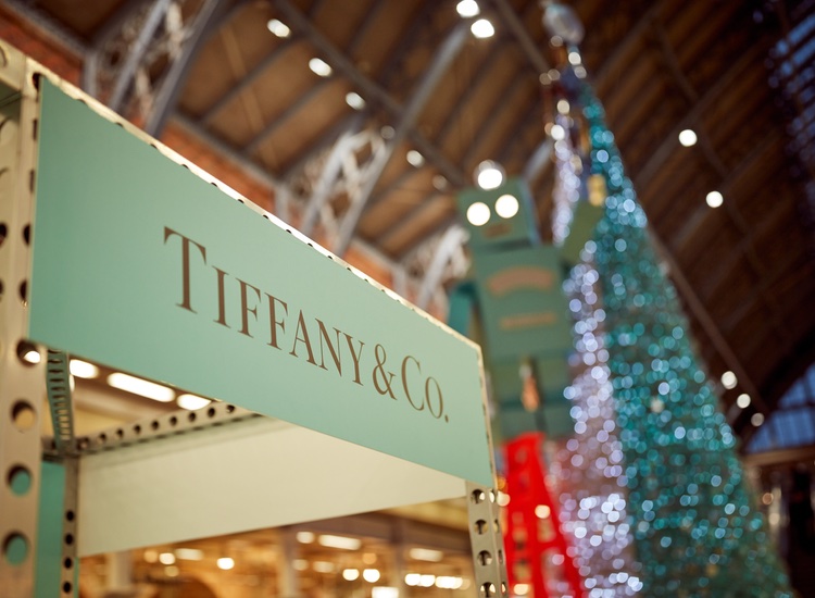 Tiffany and Co. creates sensual experience with new Christmas tree pop-up 