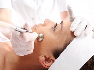 UK investigation launched into risk of HIV and hep B from microdermabrasion 