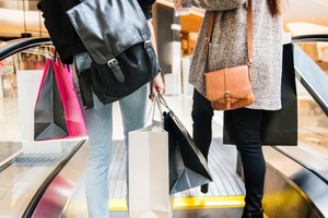 UK retail sales recover as volumes grow 13%