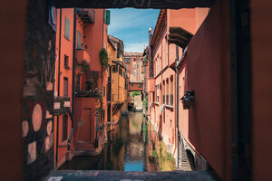 Visiting Cosmoprof Bologna 2024? Read 5 Tips to Thrive at the Mega Exhibition