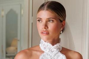 Wedding beauty trends 2023: Natural glam make-up and sophisticated hair buns top looks