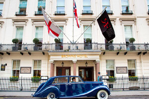What are the benefits of securing a hotel contract?