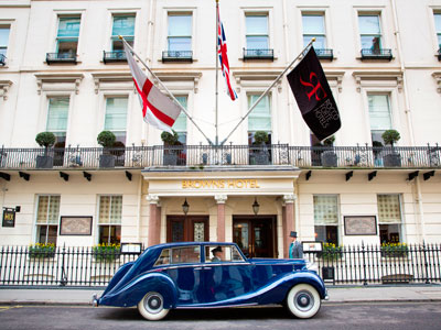 What are the benefits of securing a hotel contract?