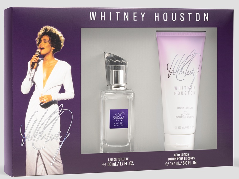 The fragrance has top notes of pear leaves, pink pepper and neroli