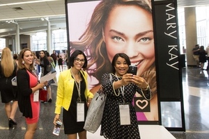 Who exactly is the Mary Kay consultant of 2016?